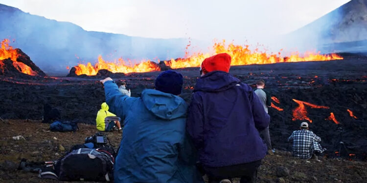 El turismo volcánico en Islandia, una experiencia fascinante y cada vez más popular entre los viajeros