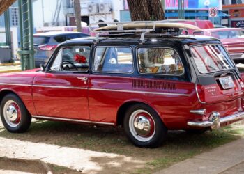 Cataño Fever: Los autos clásicos brillan en el Malecón