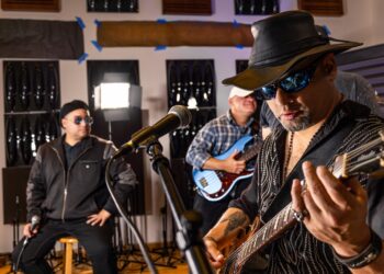 Munshain impulsa el pop-rock romántico con «Dime Cuánto Te Falta»
