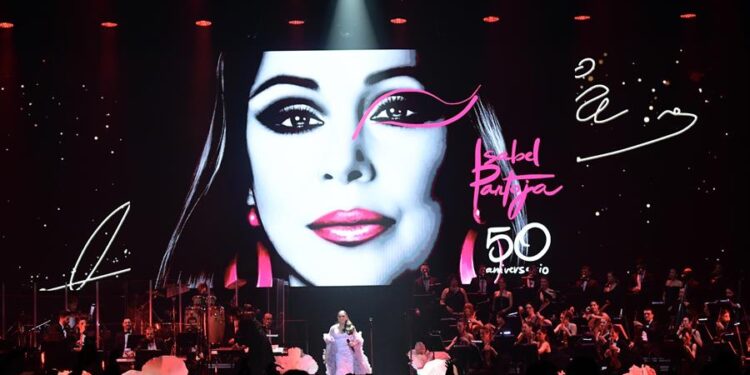 Isabel Pantoja deslumbra en Madrid con su ‘Medio siglo de música»