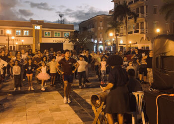 Taller gratuito de bomba en la plaza Santiago R. Palmer en Caguas