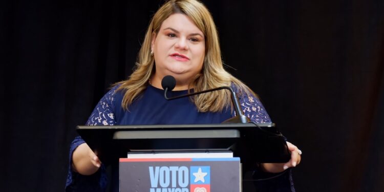 Candidatos a la gobernación presentan propuestas para adultos mayores; González se disculpa por llegar tarde