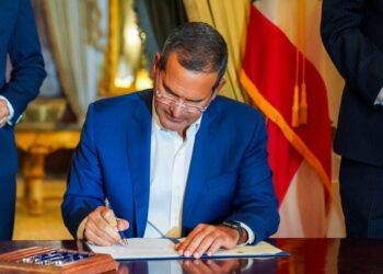Pierluisi firma medidas para mejorar la calidad de vida de los adultos mayores