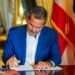 Pierluisi firma medidas para mejorar la calidad de vida de los adultos mayores