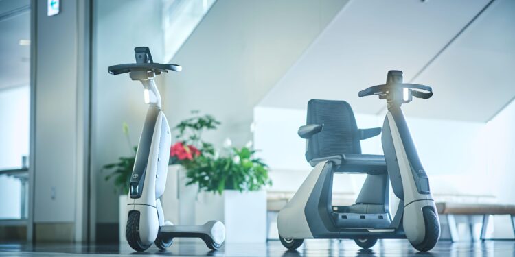 Toyota presenta solución de movilidad para adultos mayores