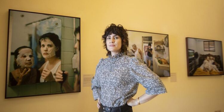 Reconstruir la relación con abuelos, el nuevo proyecto de la artista cubana Moník Molinet