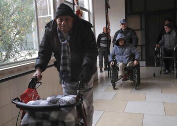 Adultos mayores de EE.UU. son abandonados en asilos de frontera con México en plena Navidad