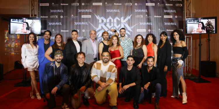 Anuncian tercera función de la comedia musical Rock of Ages