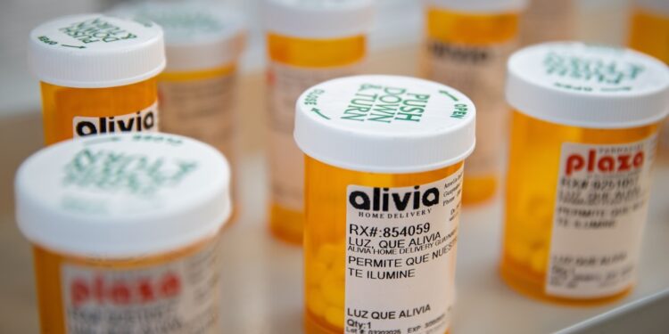 Lanzan en Puerto Rico etiquetas luminiscentes para tomar medicamentos de forma segura en la oscuridad