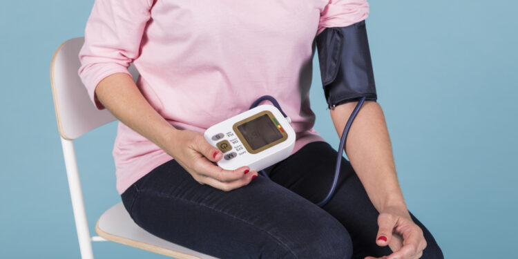 Cómo autocontrolar la presión arterial sin cometer errores