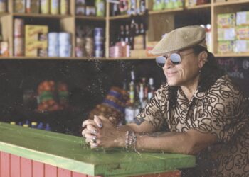 Elvis Crespo renueva la oferta de su “Colmadito”