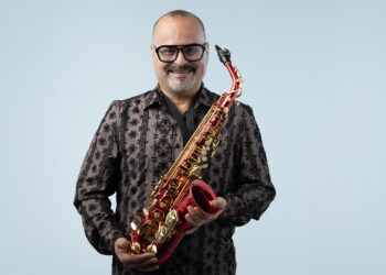 Interpreta con el saxofón su testimonio de fe
