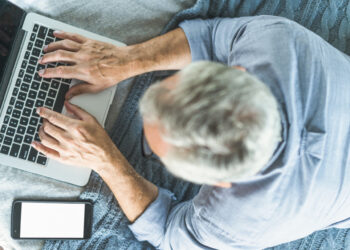 Ofrecen taller básico de inteligencia artificial para emprendedores 55+