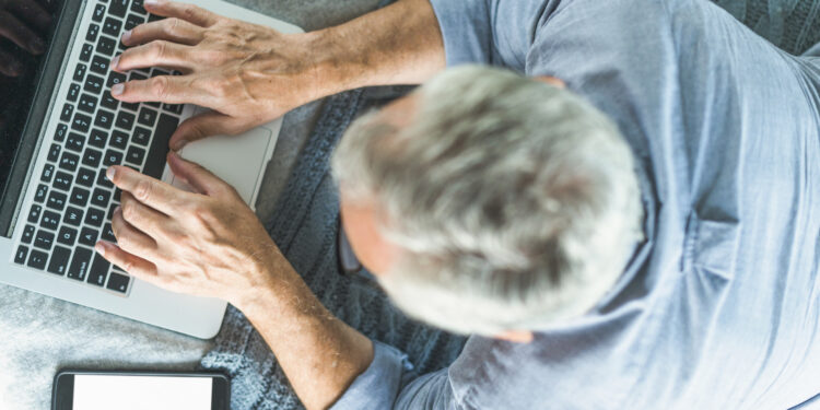 Ofrecen taller básico de inteligencia artificial para emprendedores 55+