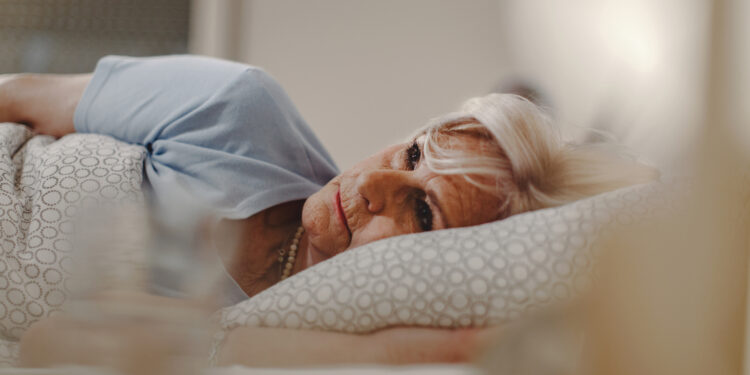 Mientras más edad, menos sueño… ¿Esto es normal?
