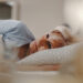 Mientras más edad, menos sueño… ¿Esto es normal?