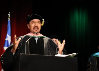 Bobby Valentín ya tiene oficialmente su Doctorado en Música
