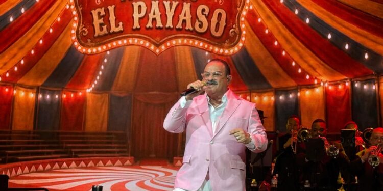 Tony Vega celebró sus 49 + 1 ¡con to’ y bigote!