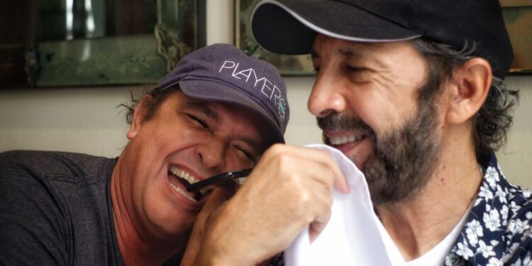 Carlos Vives y Juan Luis Guerra gozan su travesía “Buscando el Mar”
