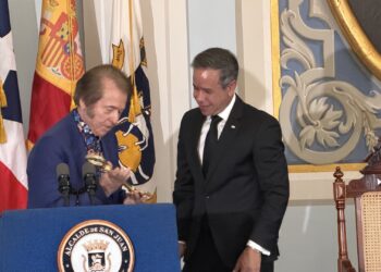 Raphael: “Mientras mi voz siga ahí, yo voy a seguir cantando”
