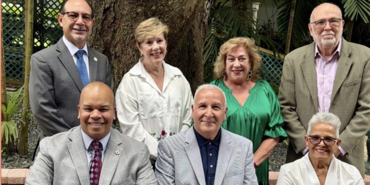 Universidad Albizu y AARP se unen para fortalecer el envejecimiento saludable