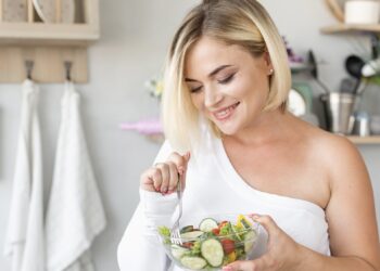 12 alimentos que pueden ayudarte a combatir los síntomas de la perminenopausia y la menopausia