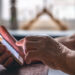 Tecnología médica: ¿acceso o barrera para la salud de los adultos mayores?