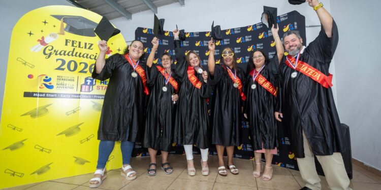 Familias se gradúan en el arte de la crianza positiva