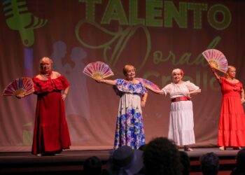 Adultos mayores se roban el show en competencia de talento
