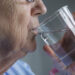Llamado urgente a proteger la salud de adultos mayores ante calor extremo