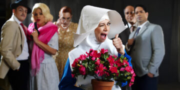 Linnette Torres se divierte con el papel de monja en “Melocotón en almíbar”