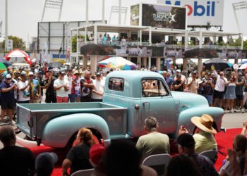 Sin frenos la diversión en “La Gran Feria de Autos Antiguos”