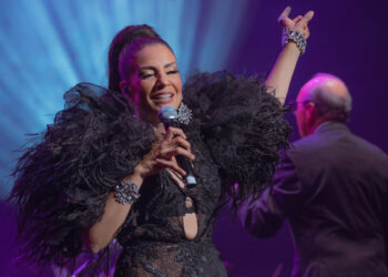 Lena Burke lideró el gran carnaval en honor a Celia Cruz