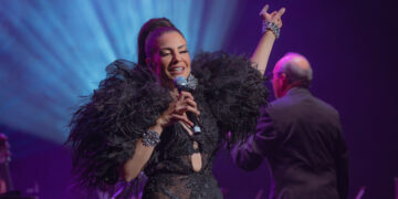 Lena Burke lideró el gran carnaval en honor a Celia Cruz