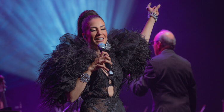 Lena Burke lideró el gran carnaval en honor a Celia Cruz