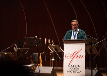 Quique Domenech agradece el reconocimiento a su trayectoria y al cuatro puertorriqueño