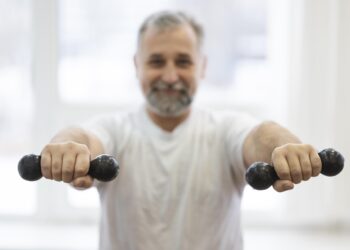 Caminar es bueno, pero no es suficiente; hay que proteger la fuerza muscular
