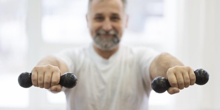 Caminar es bueno, pero no es suficiente; hay que proteger la fuerza muscular