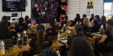 Taller gratuito ofrece herramientas de seguridad y defensa personal para mujeres