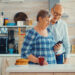 ¿Tus padres quieren envejecer en su casa? Esta conversación no puede esperar