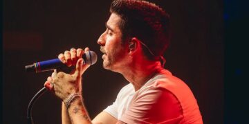 Álex Ubago trae romance, nostalgia y grandes canciones