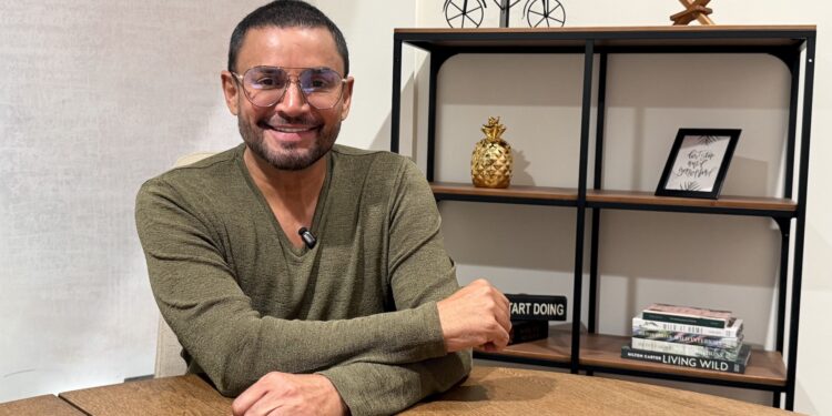Manny Manuel celebra 30 años de música y de mucho aprendizaje
