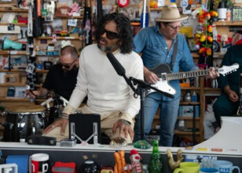 Draco Rosa lleva sus historias al “Tiny Desk”